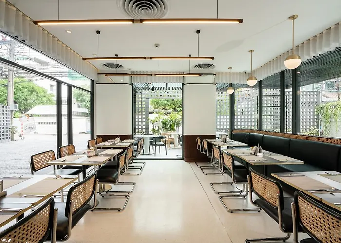 Amber Sukhumvit 85 Hotel 3*