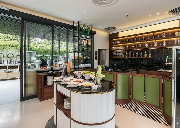 Amber Sukhumvit 85 3*