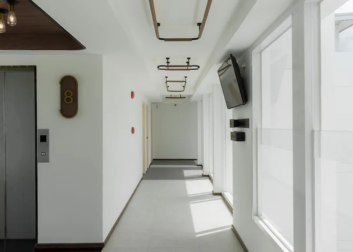 Hotel Amber Sukhumvit 85 3*