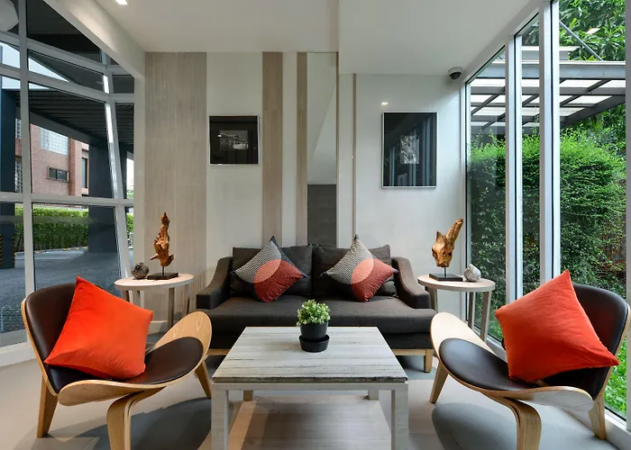 Amber Sukhumvit 85 Hotel 3*