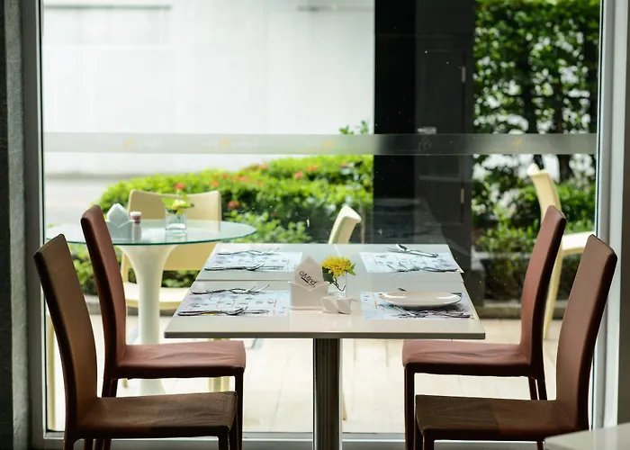 Amber Sukhumvit 85 Hotel 3*