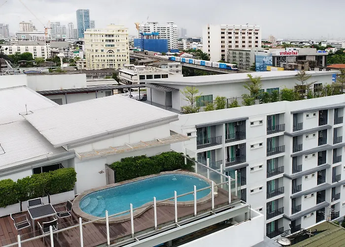 Amber Sukhumvit 85 Hotel 3*