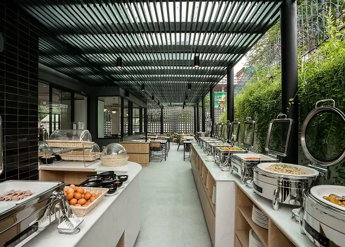 Amber Sukhumvit 85 Hotel